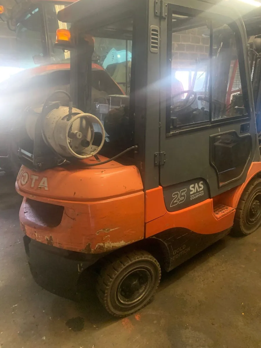 Toyota Forklift - Image 4