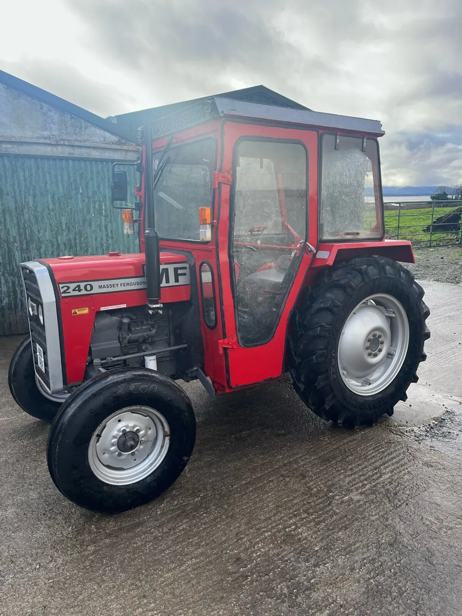 Massey Ferguson 240 - Image 1