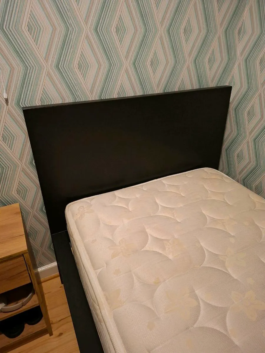 Single bed - Image 1