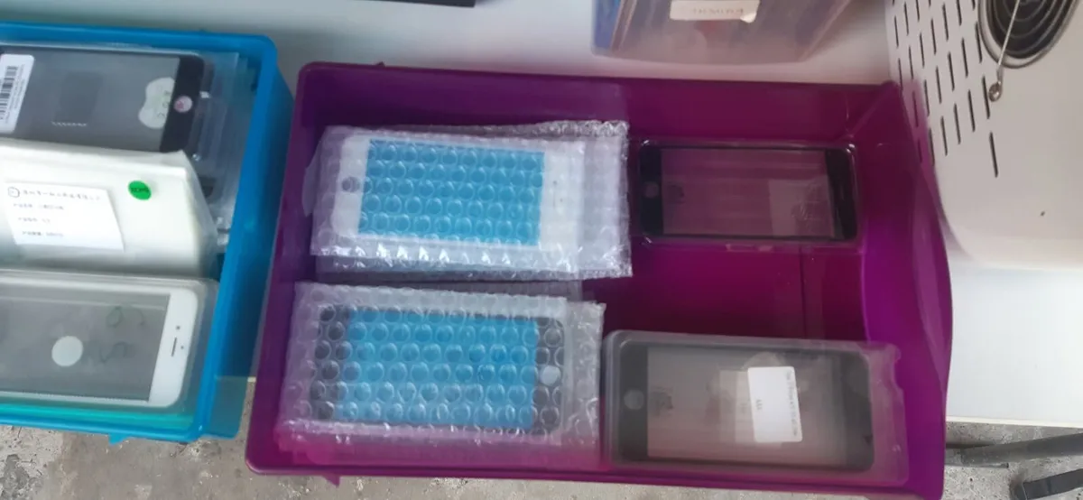 Phone repair store closing down sale - Image 2