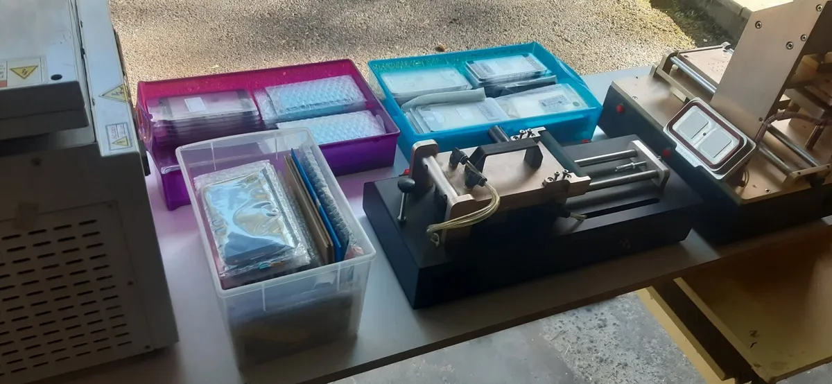 Phone repair store closing down sale - Image 3