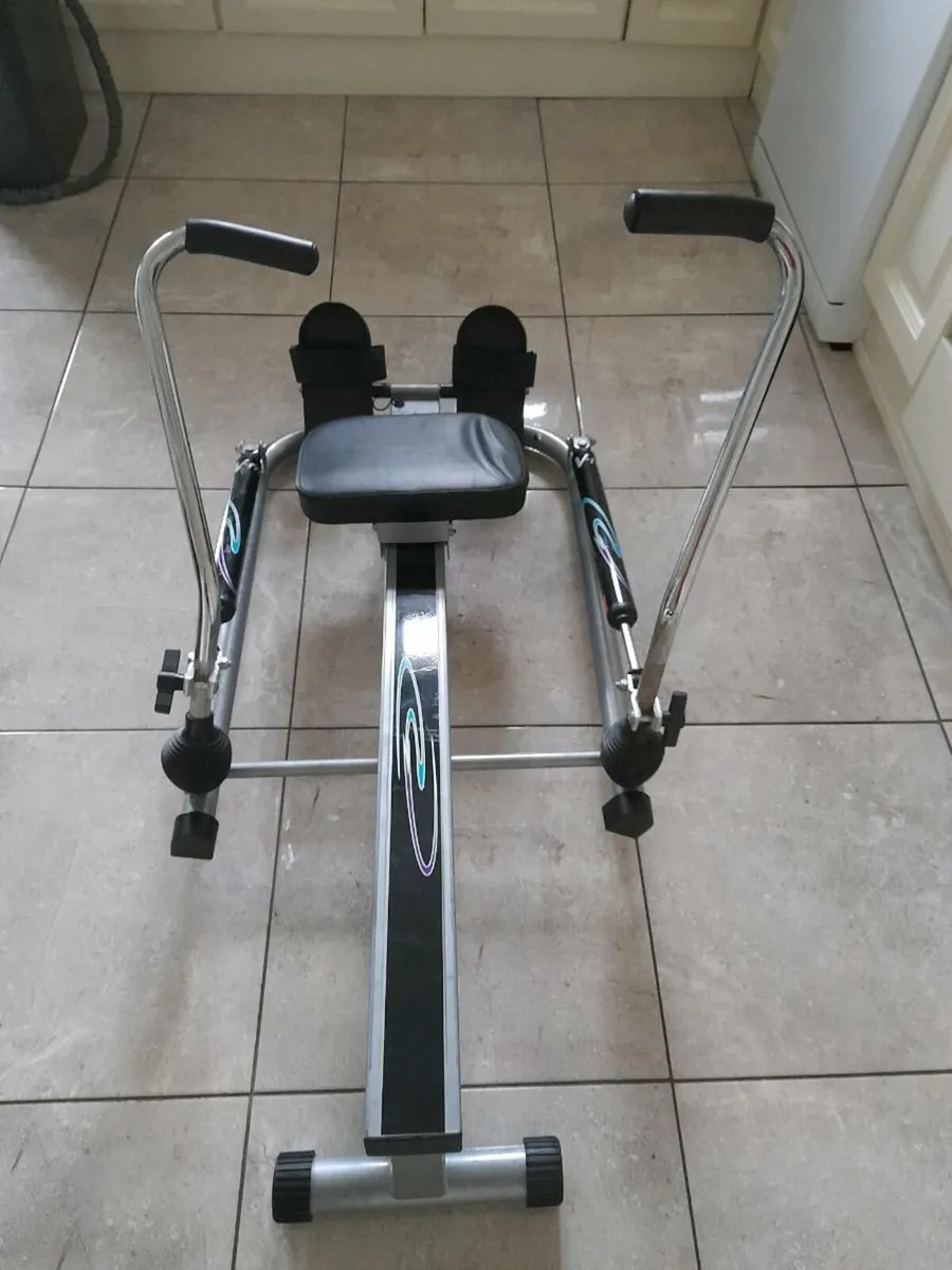 Rowing machine and floor exerciser - Image 4