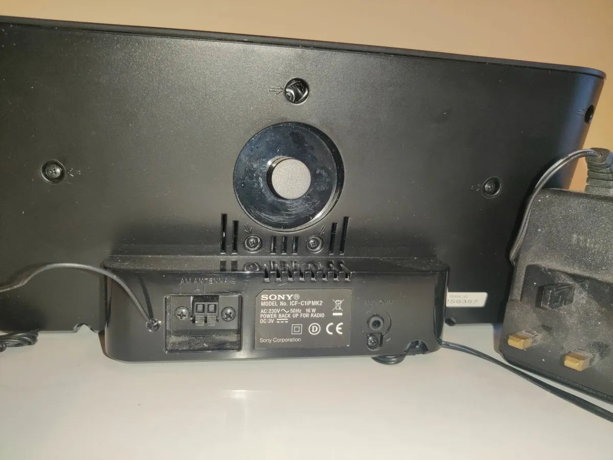 Sony Dream Machine FM/AM Clock Radio with iPod Doc - Image 3