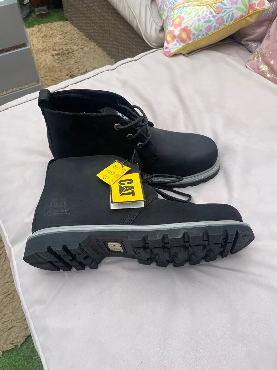 Size 10 boots new - Image 1