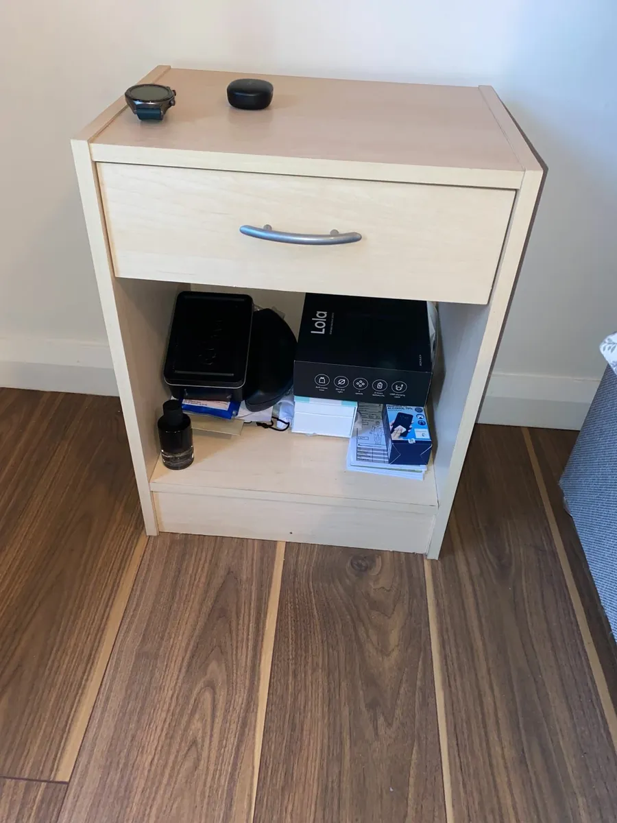 Matching beside lockers and wardrobe - Image 2