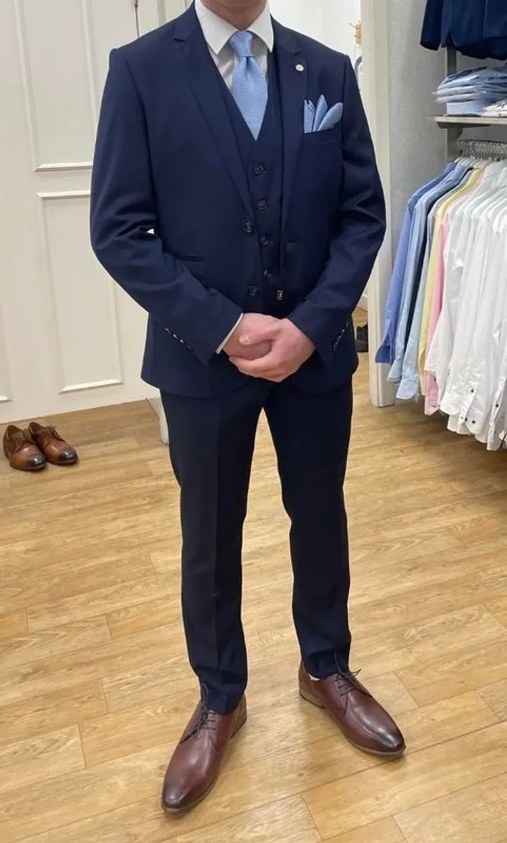 3 pieces suit - Image 1