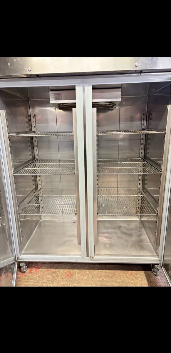 Commercial fridge - Image 2