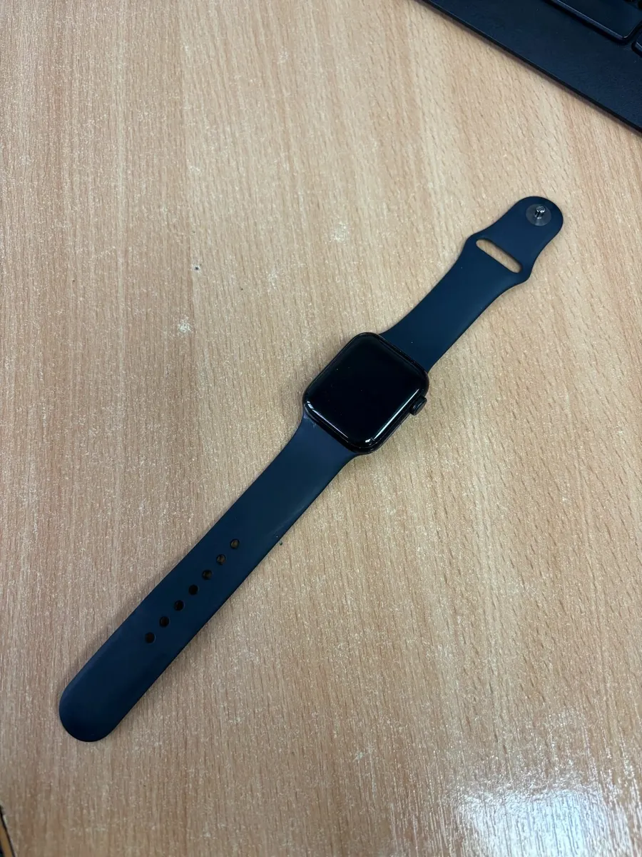 Apple Watch SE 2022 (2nd Generation) 40mm - Image 1