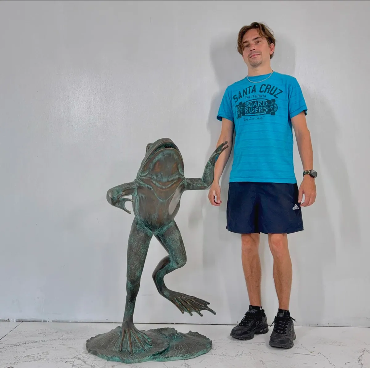 Bronze frog sculpture - Image 1