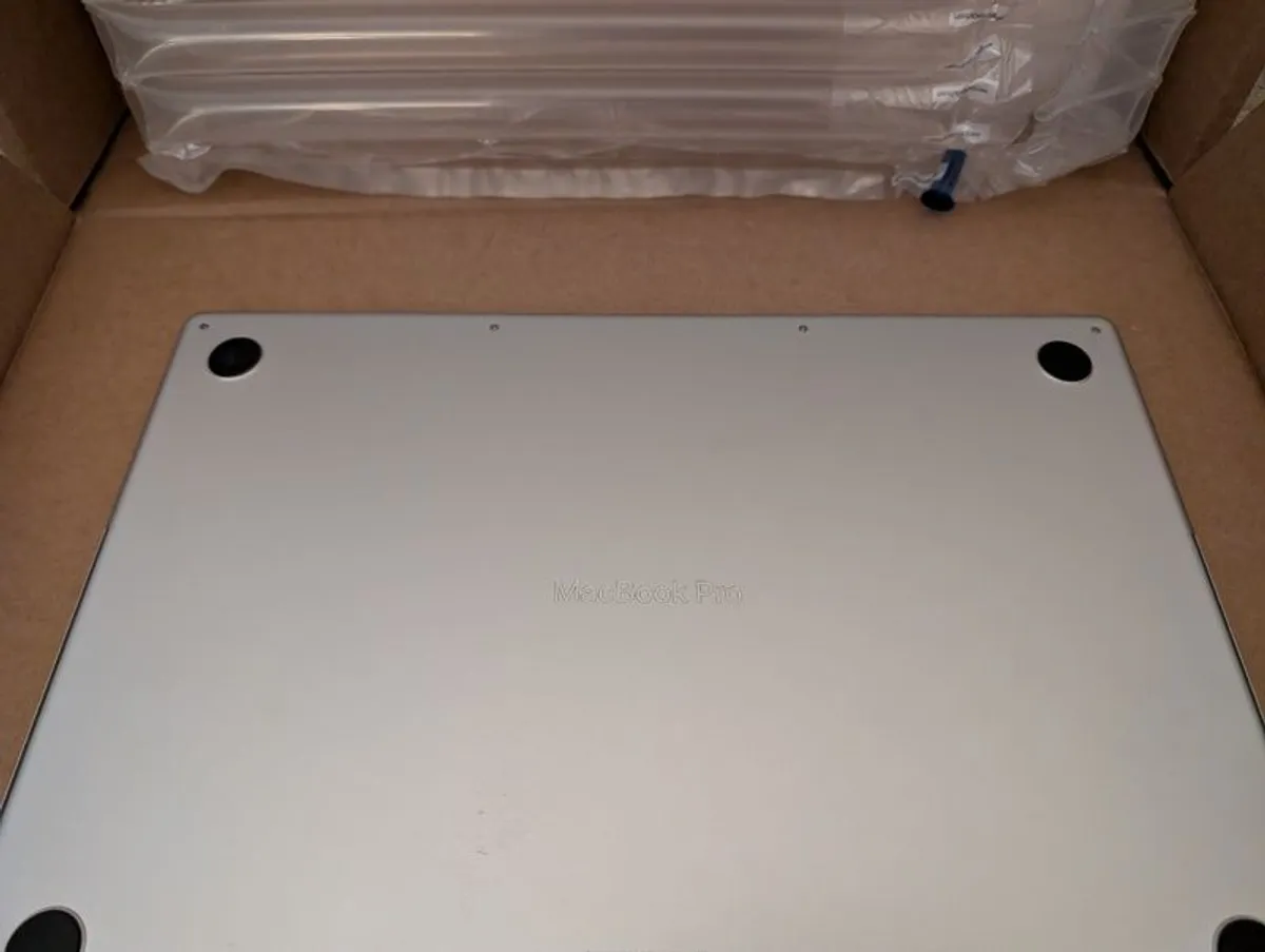 Apple MacBook pro 16" - Image 4