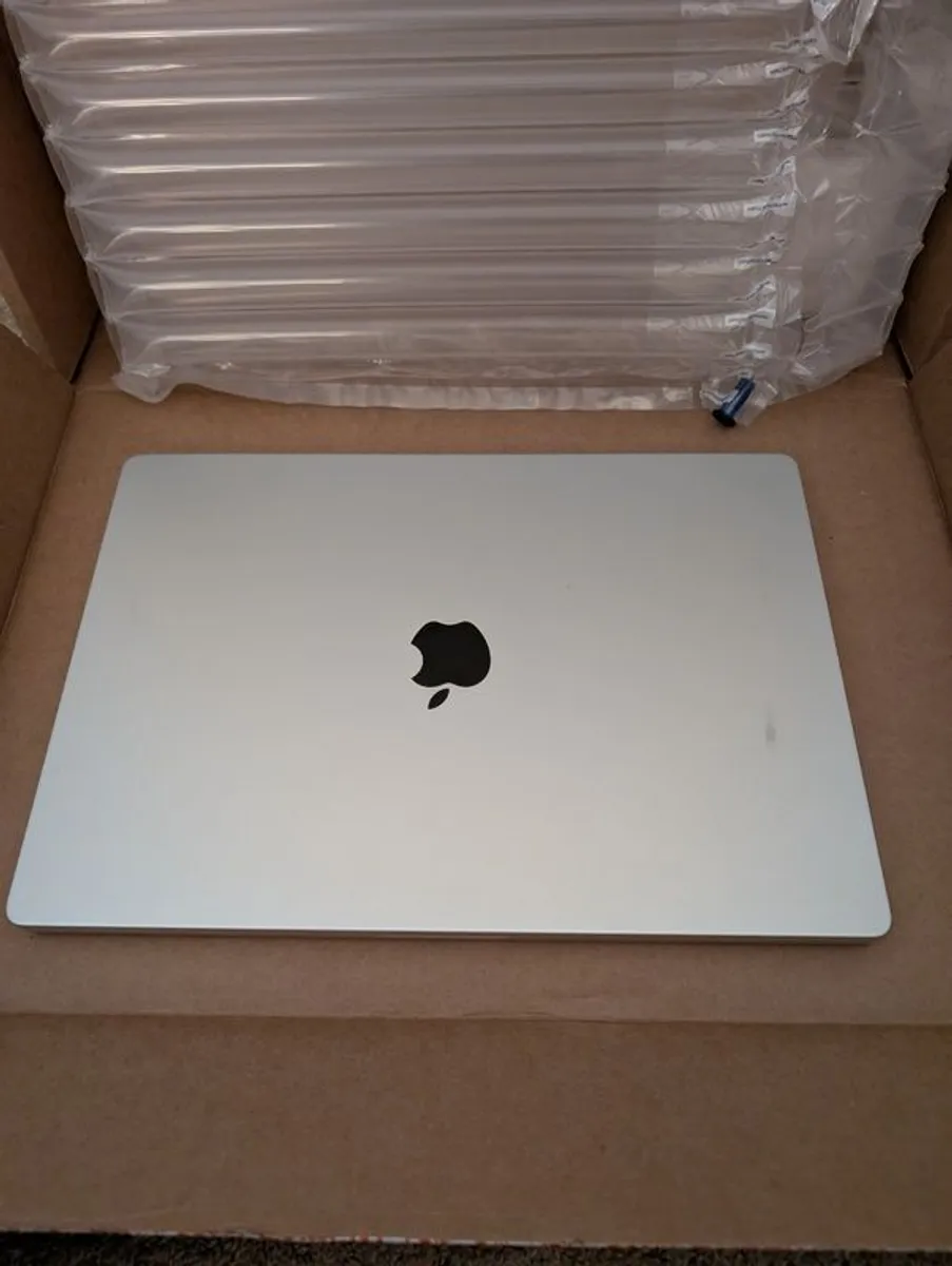 Apple MacBook pro 16" - Image 1