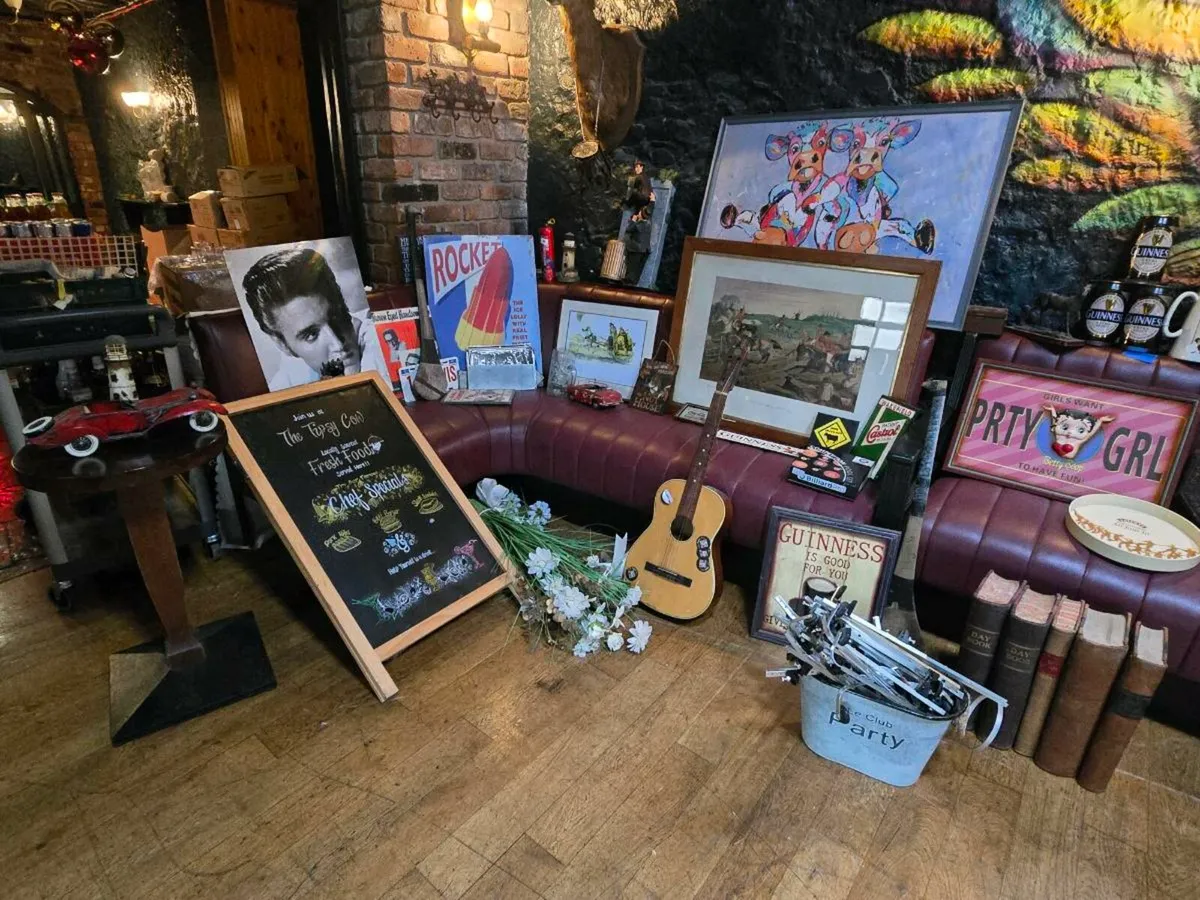 Pub memorabilia - Image 2
