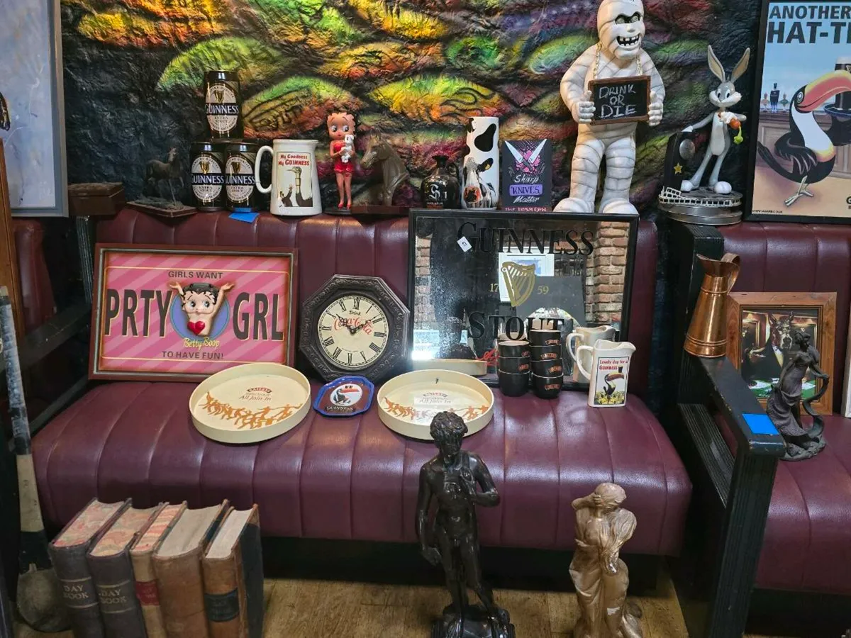 Pub memorabilia - Image 3