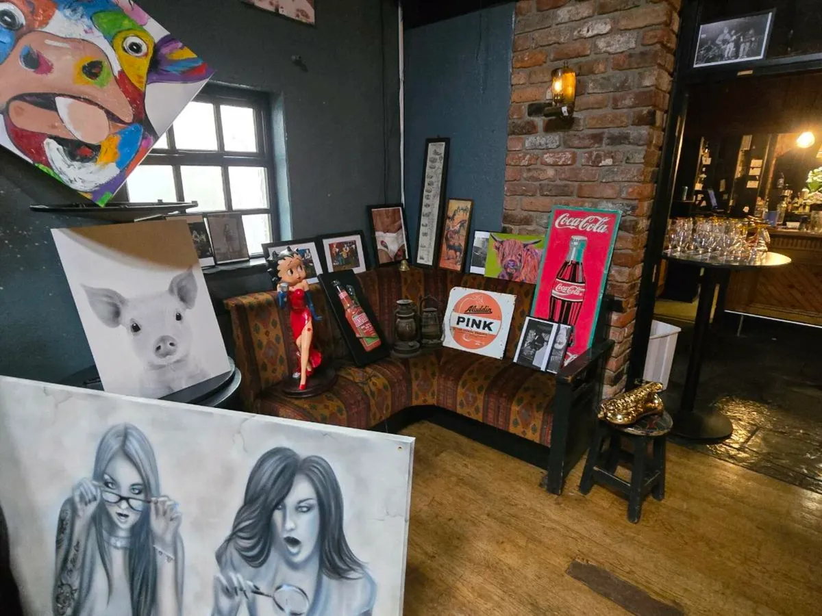 Pub memorabilia - Image 1