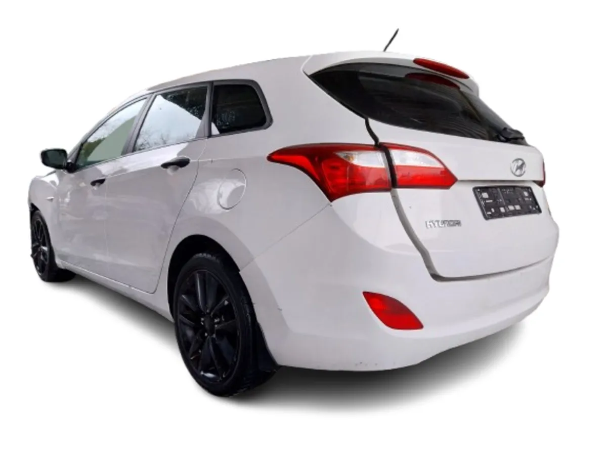 2014 HYUNDAI i30 For Breaking/Dismantling - Image 4