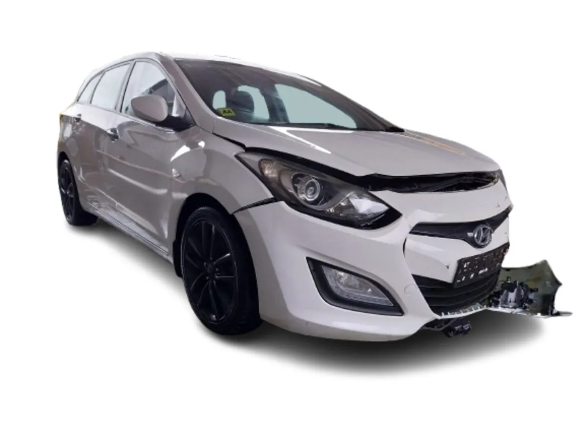 2014 HYUNDAI i30 For Breaking/Dismantling - Image 1