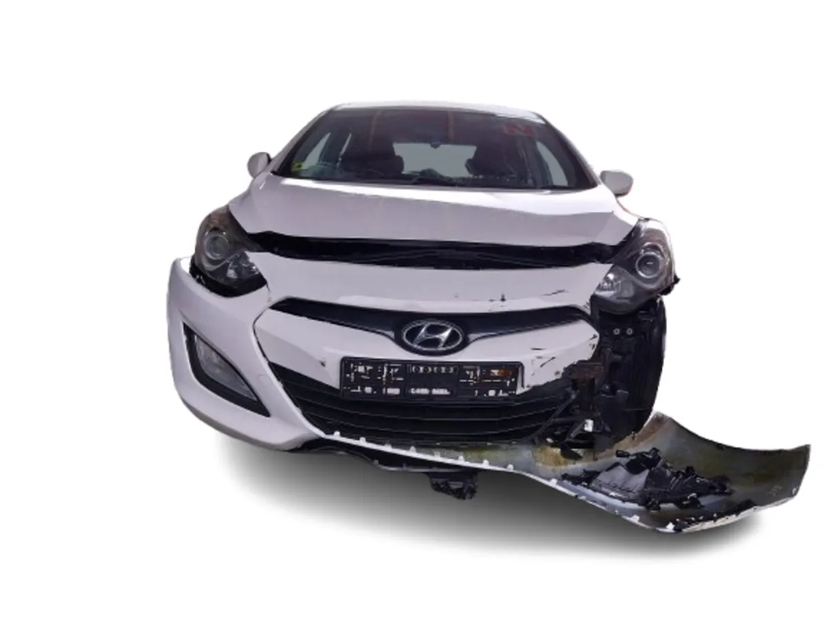 2014 HYUNDAI i30 For Breaking/Dismantling - Image 2