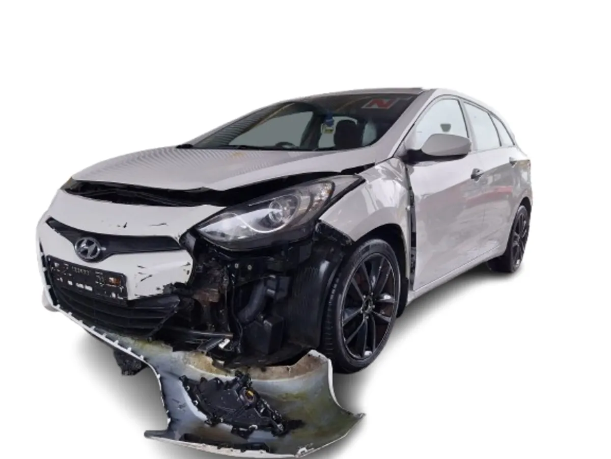 2014 HYUNDAI i30 For Breaking/Dismantling - Image 3