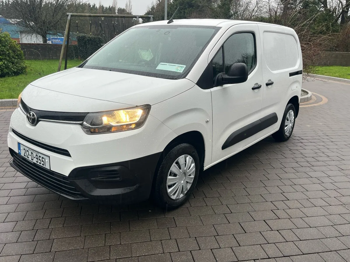 2021 (212) Toyota pro ace city - Image 2