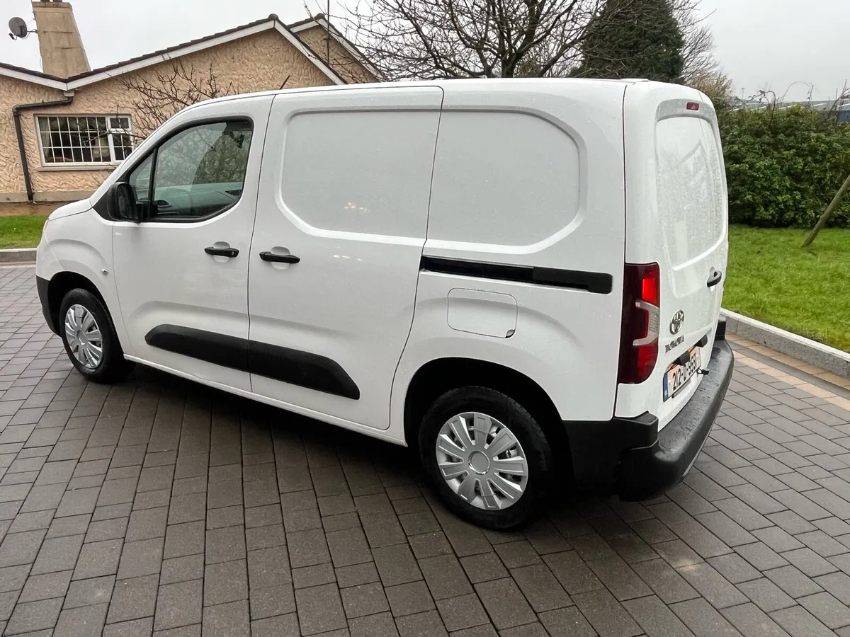 2021 (212) Toyota pro ace city - Image 4