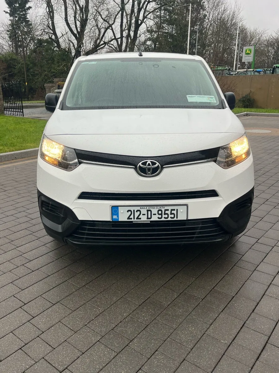 2021 (212) Toyota pro ace city - Image 3