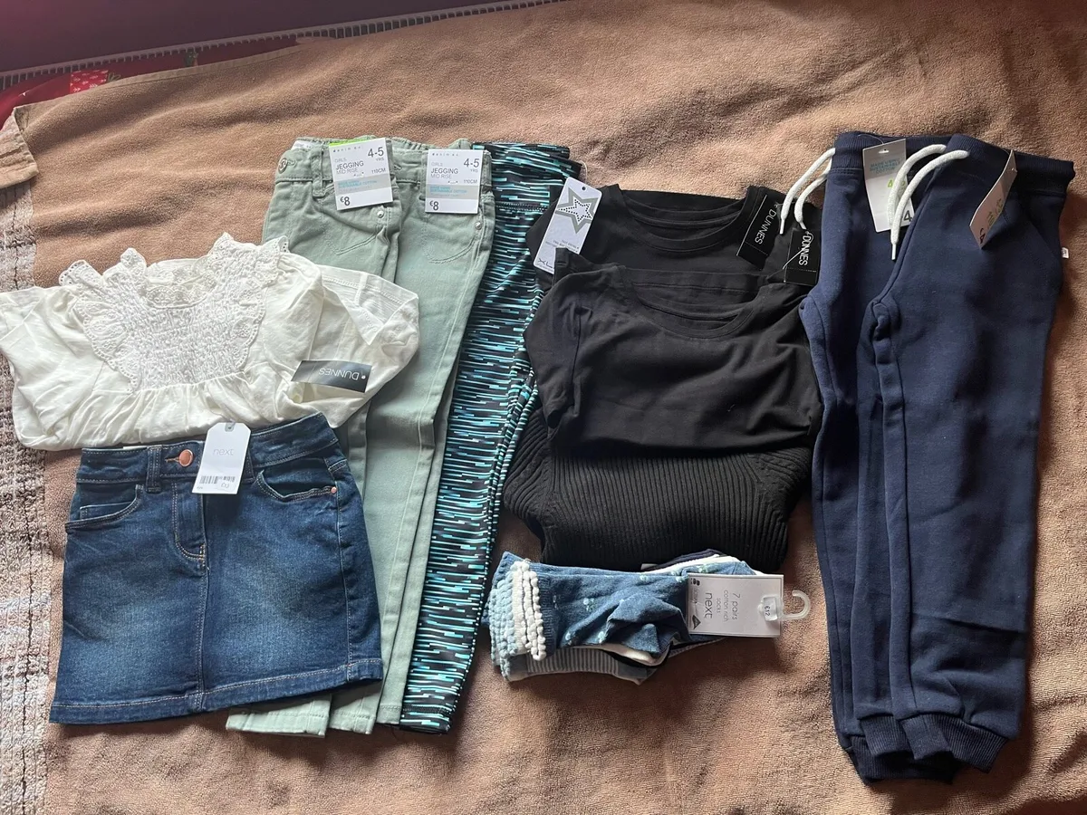 Girl bundle 4-5 years - Image 1