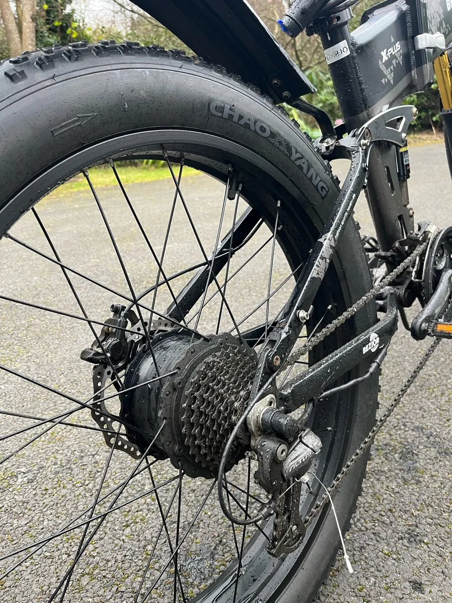 ALMOST BRAND NEW BEZIOR X-PLUS ELECTRIC BIKE - Image 4