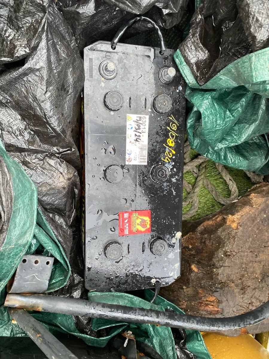 12v starter batteries - Image 1
