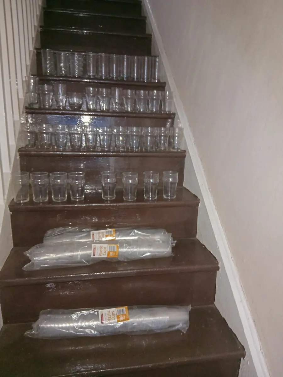 40 GLASSES & 300 BRAND NEW PLASTIC GLASSES - Image 1