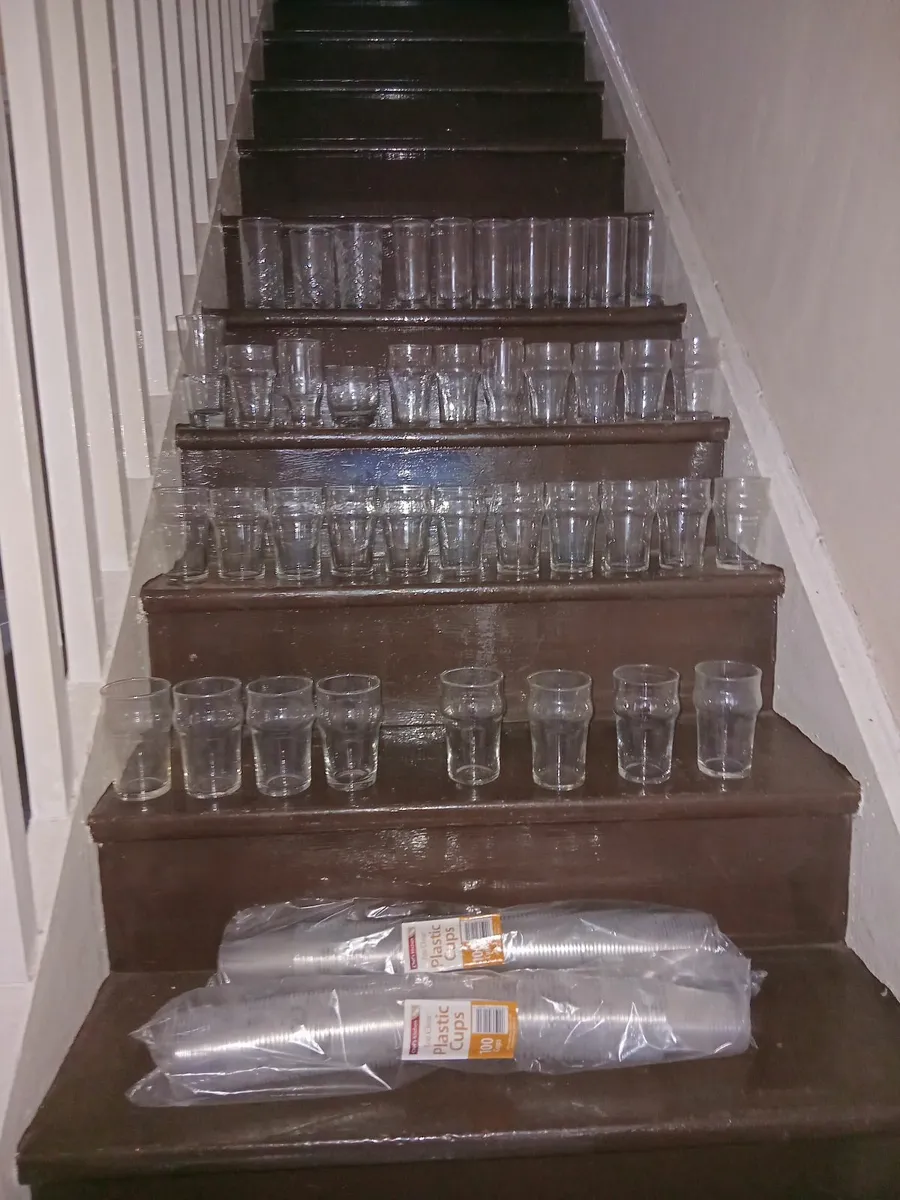 40 GLASSES & 300 BRAND NEW PLASTIC GLASSES - Image 4