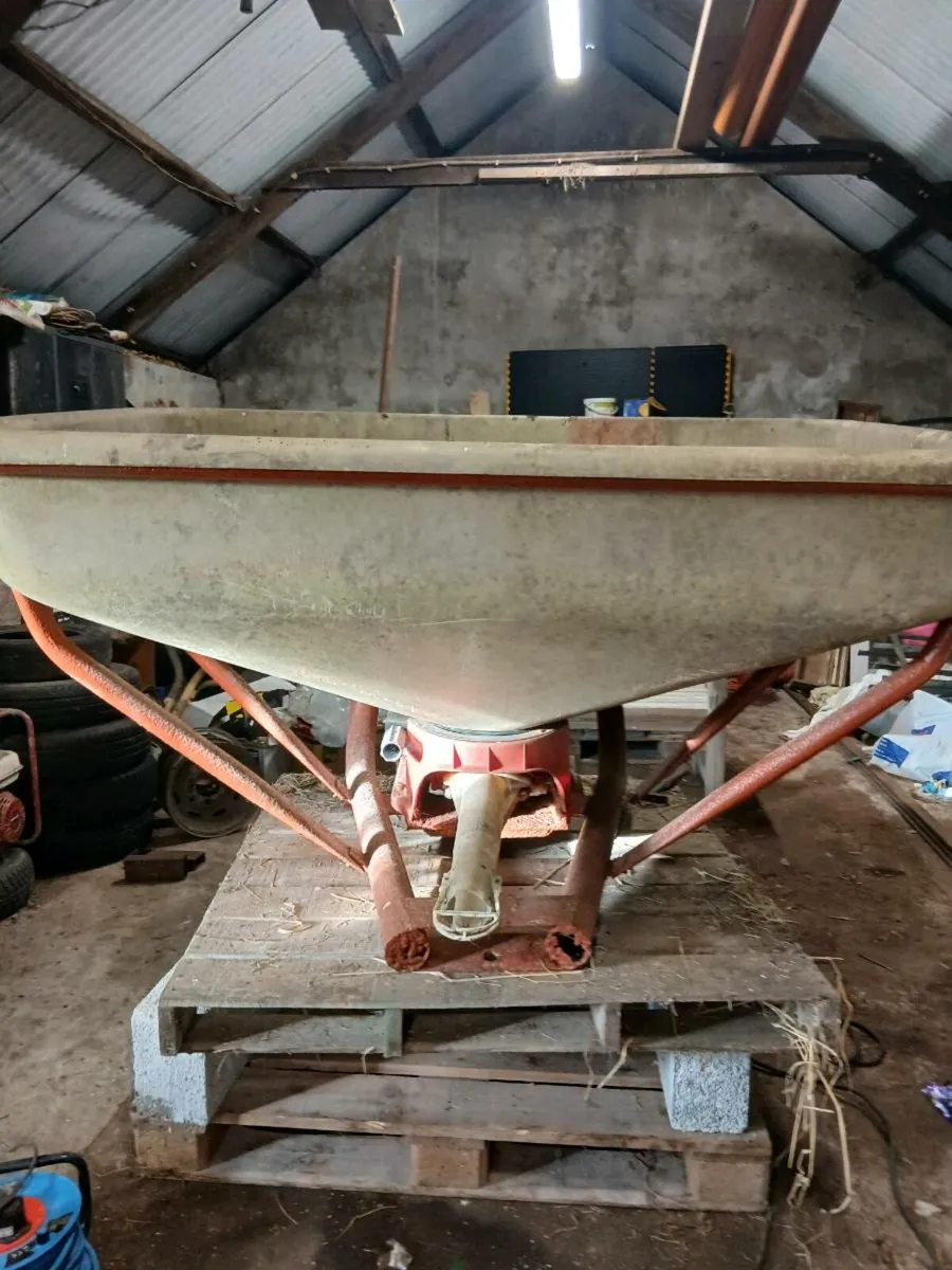 Fertilizer spreader - Image 3