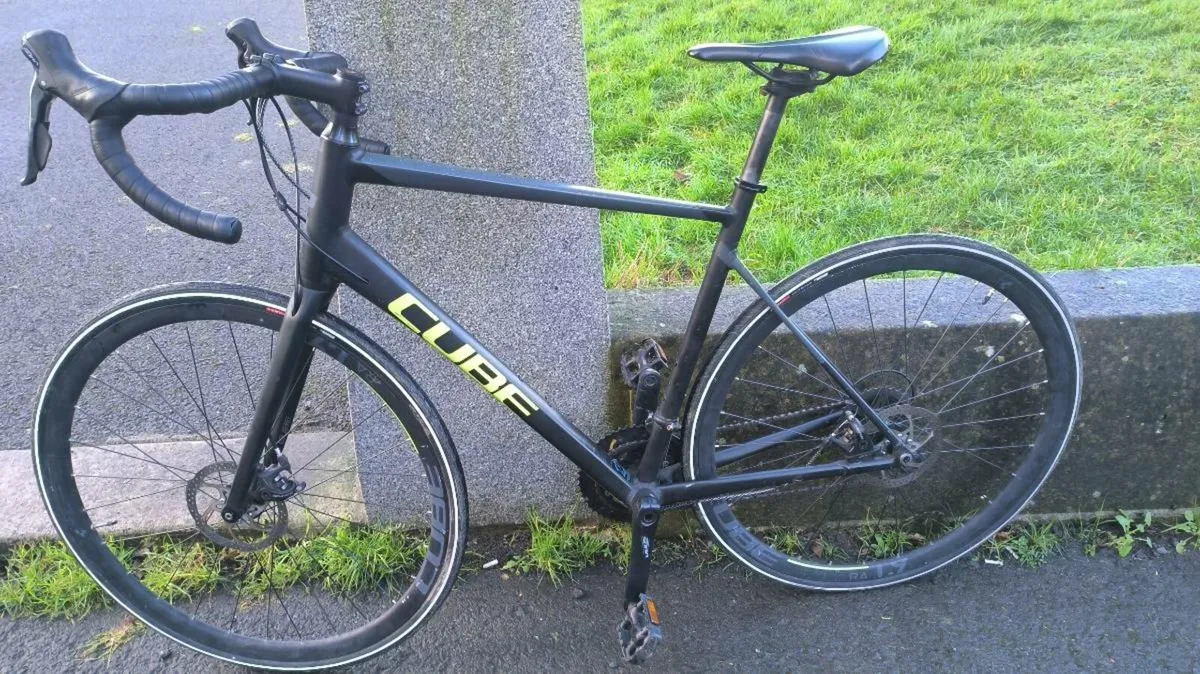 Carbon Road Bike Size M - Image 1