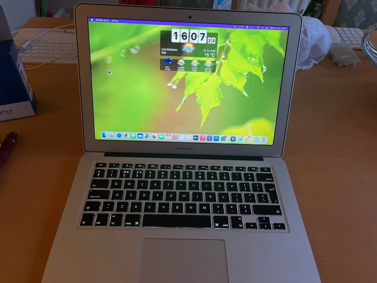 Apple Mac Book Air 2015 (8GB) - Image 1
