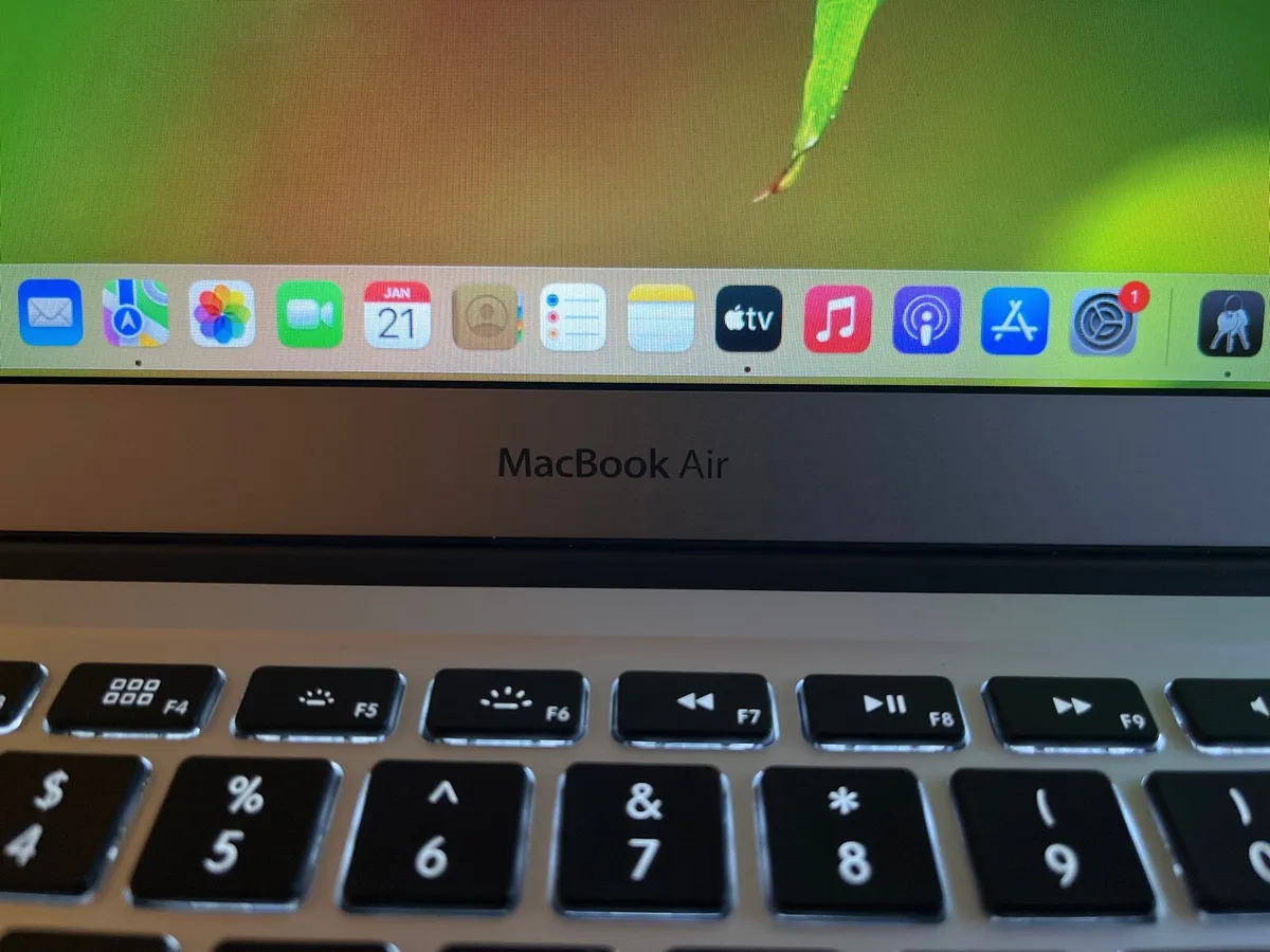 Apple Mac Book Air 2015 (8GB) - Image 2