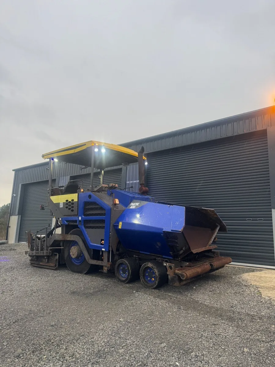 2017 Volvo P6870C asphalt paver - Image 2