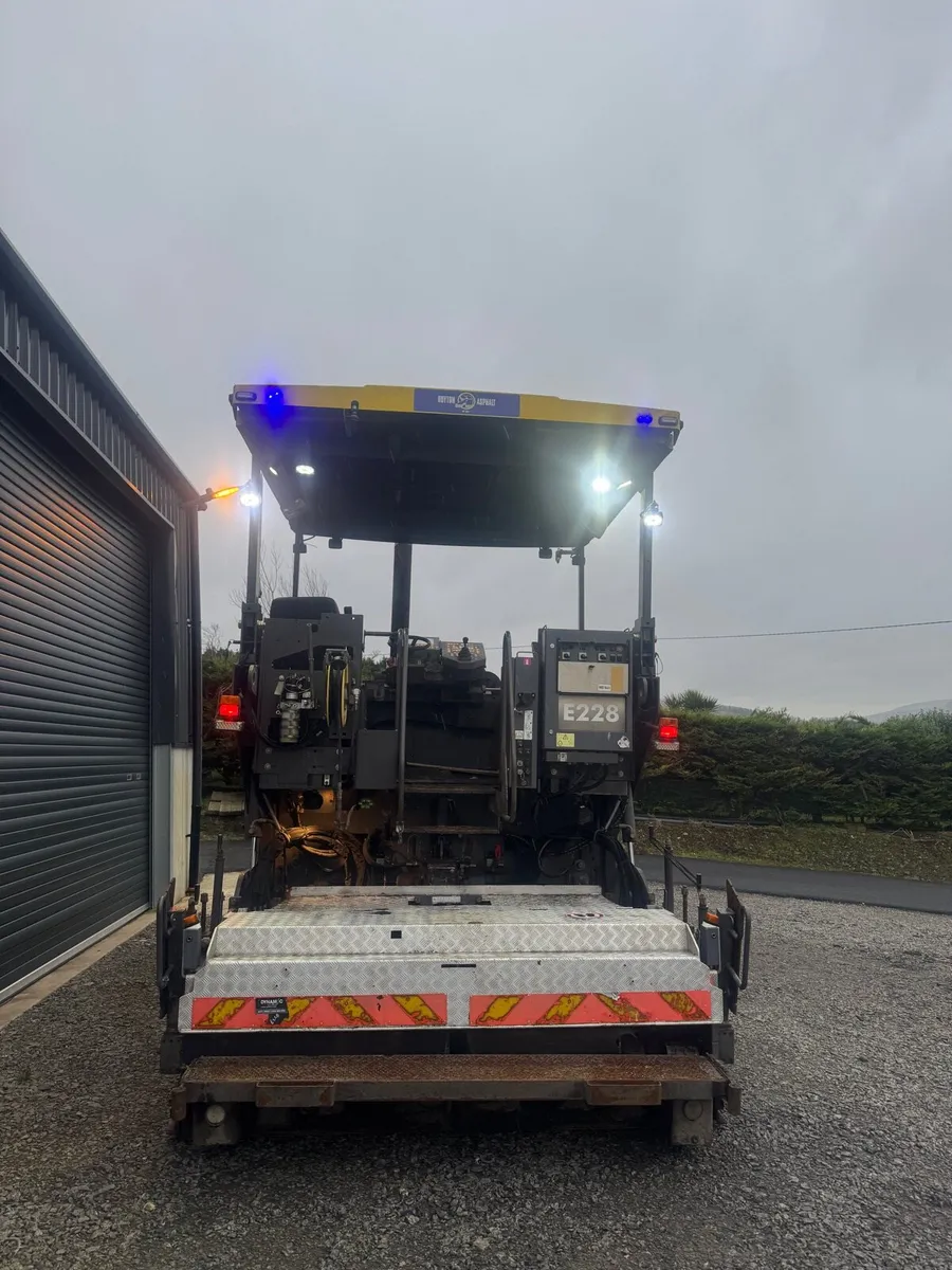 2017 Volvo P6870C asphalt paver - Image 4