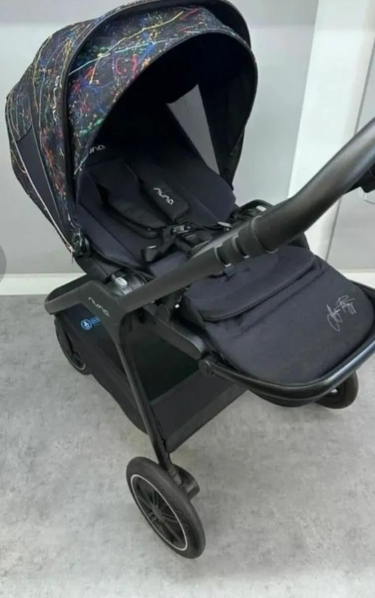 Nuna Triv Next stroller with Cari Carrycot - Image 1
