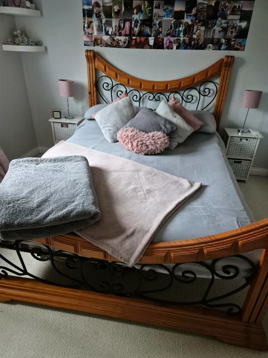 Wooden/Metalbed - Image 1