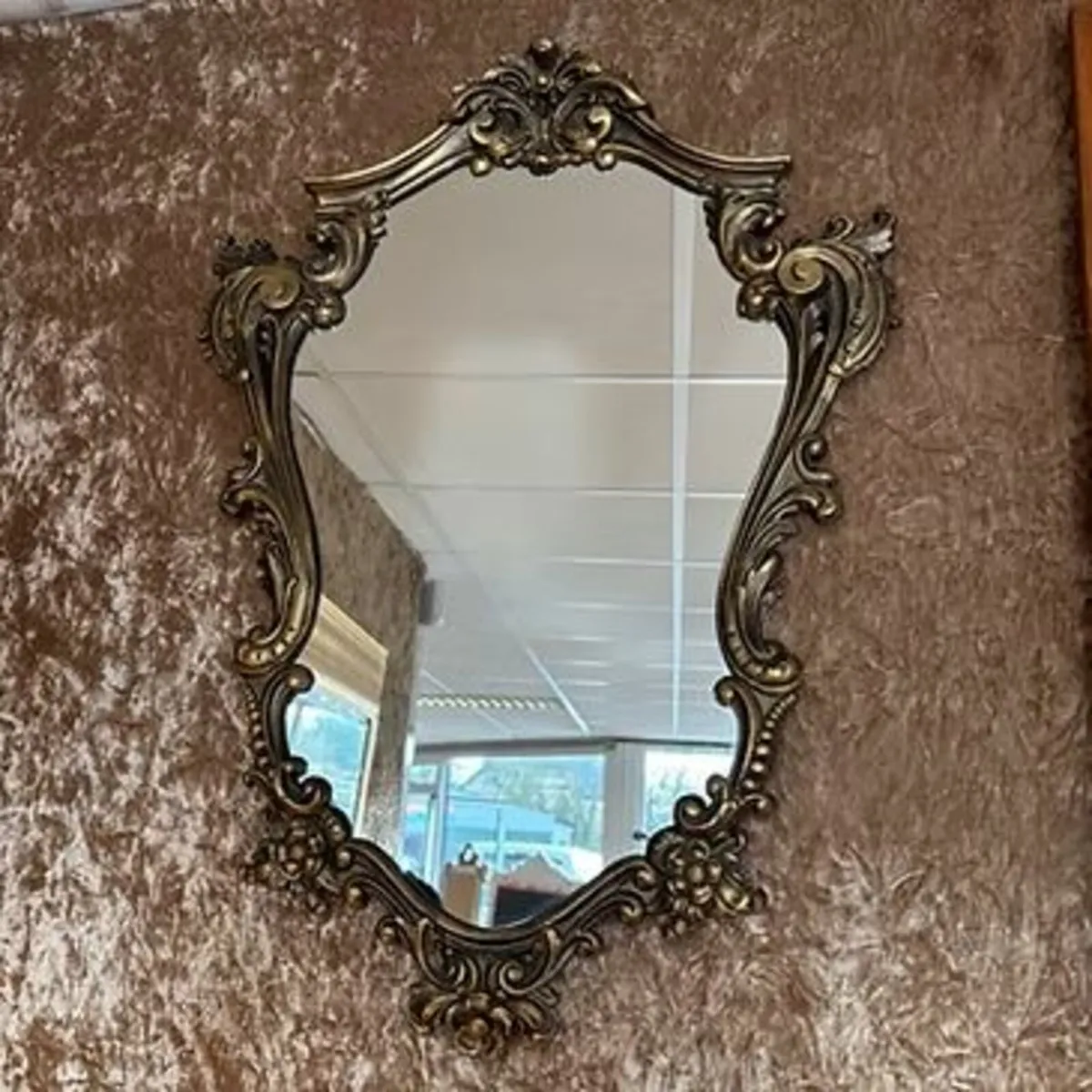 Foliate shaped gilt framed wall mirror