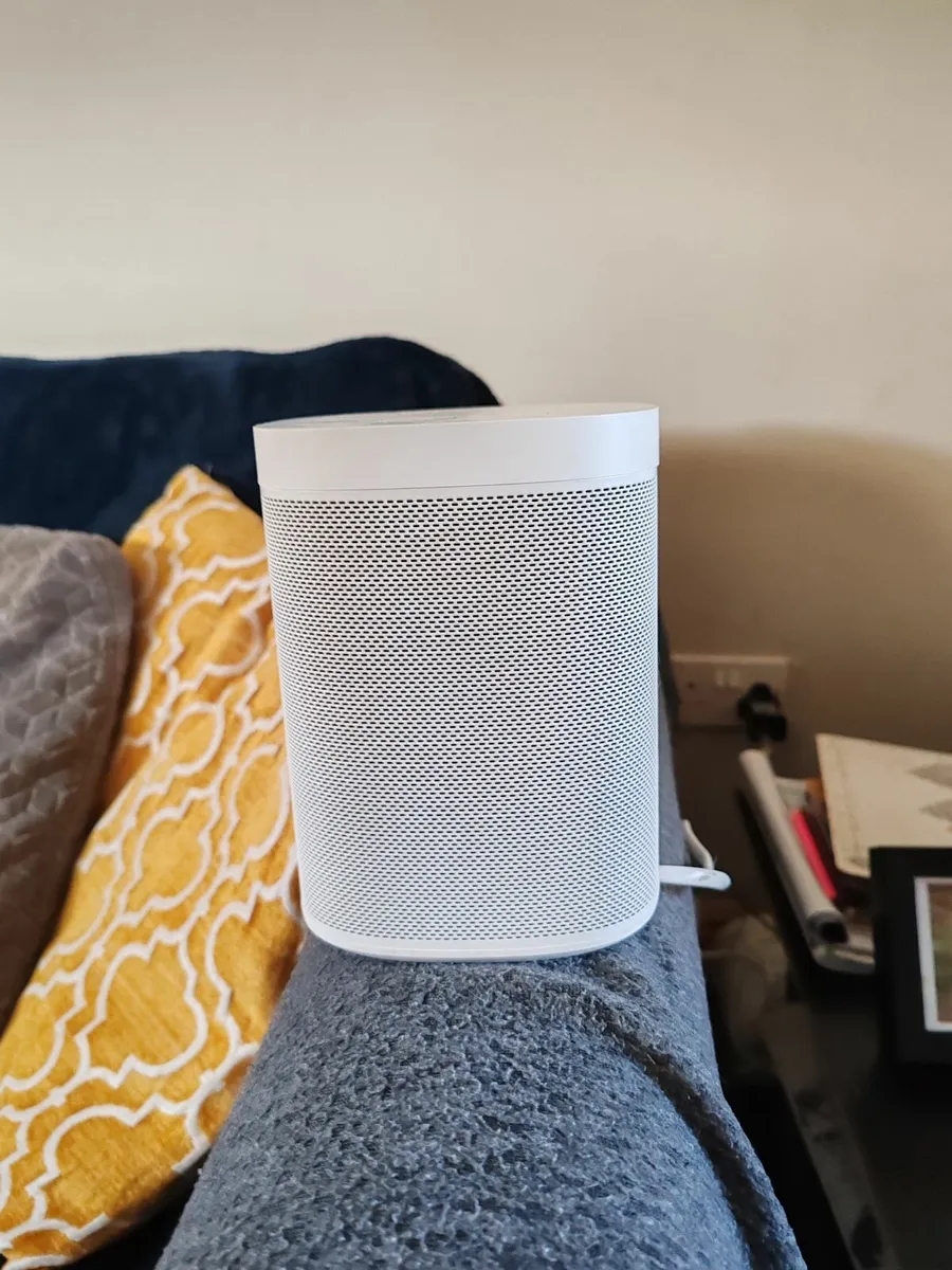 Sonos One x2 and Sonos Era - Image 2