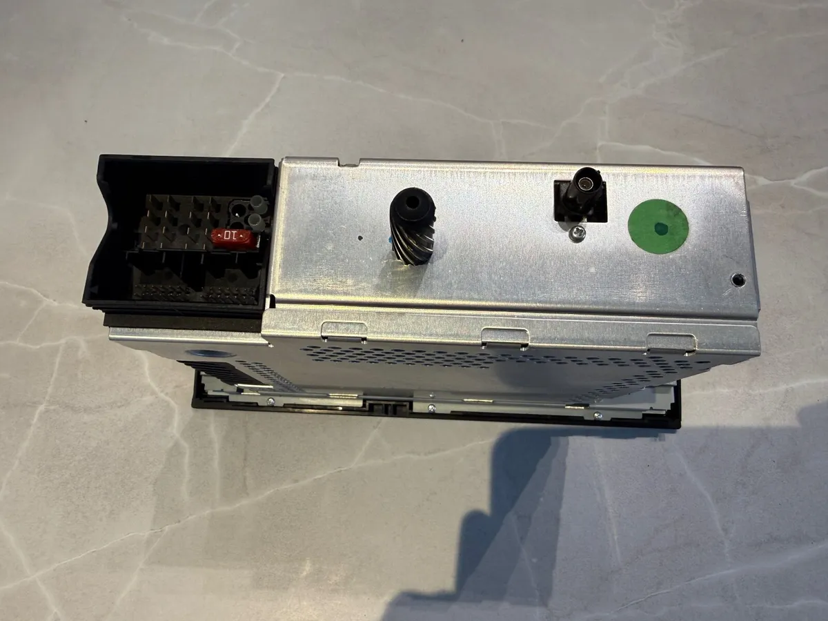 BMW 3 Series E90 CD Player - Working COndition - Image 2