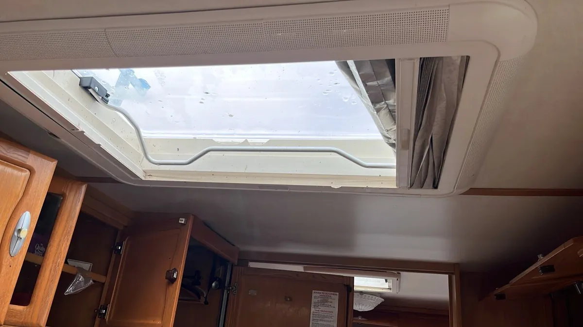 caravan parts and windows - Image 3