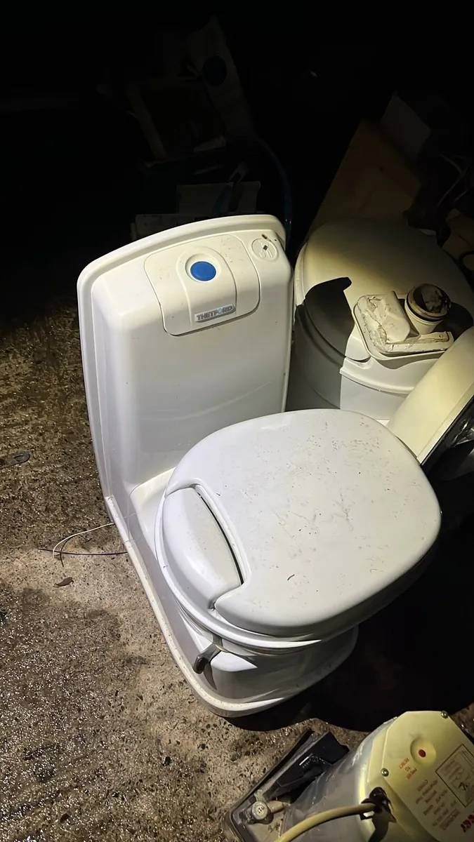 caravan parts and windows - Image 2