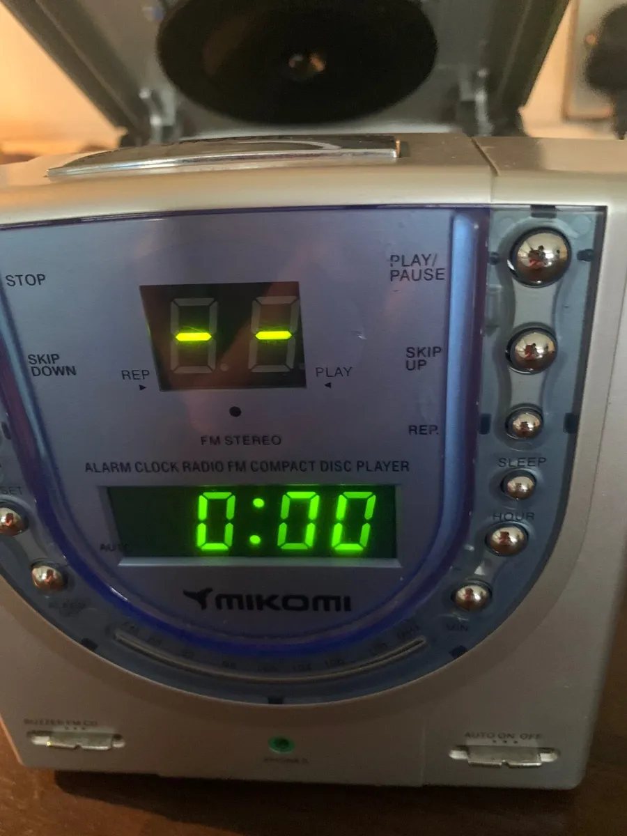 Radio and c.d alarm clock - Image 1