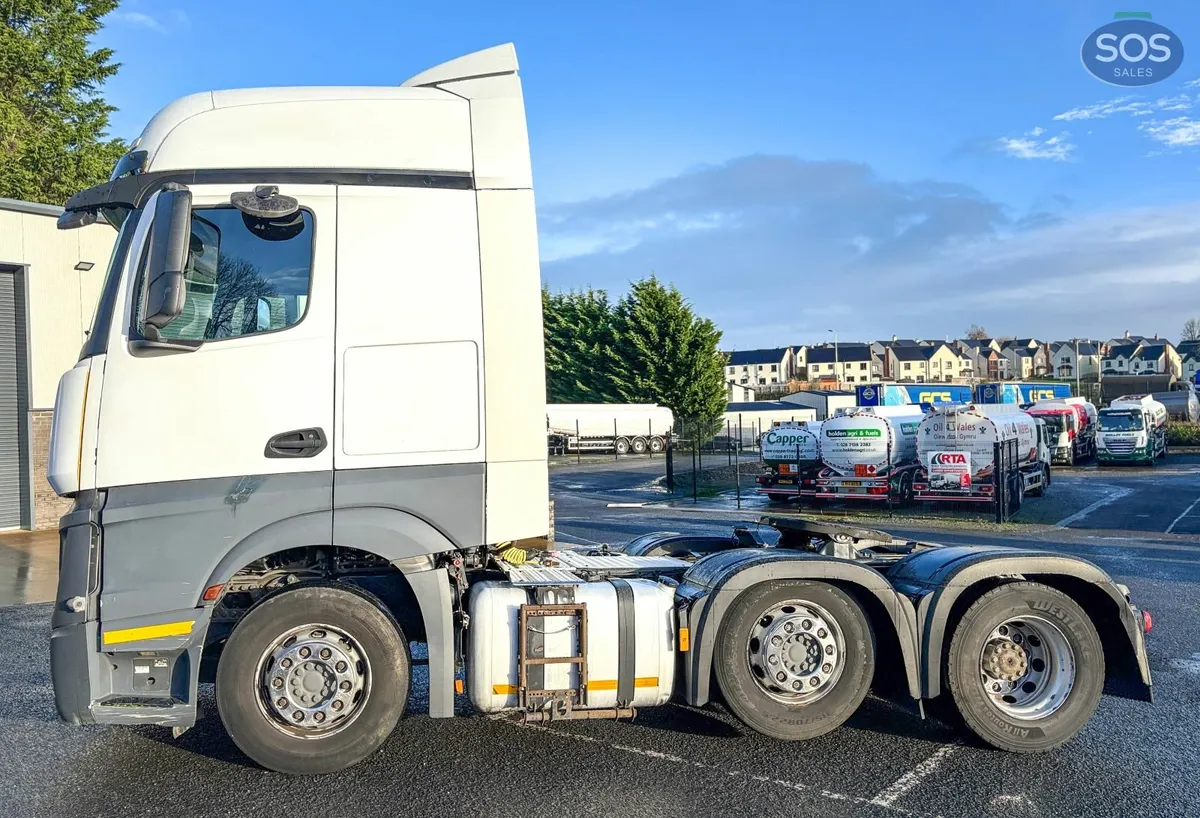 2016 Mercedes Benz Actros 2545 Tractor Unit - Image 2