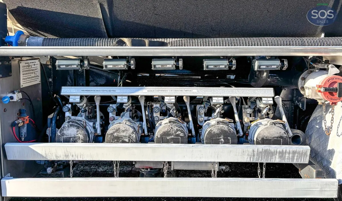 2001 Heil PT33/2 29000L 5 Comp Fuel Semi-trailer - Image 3