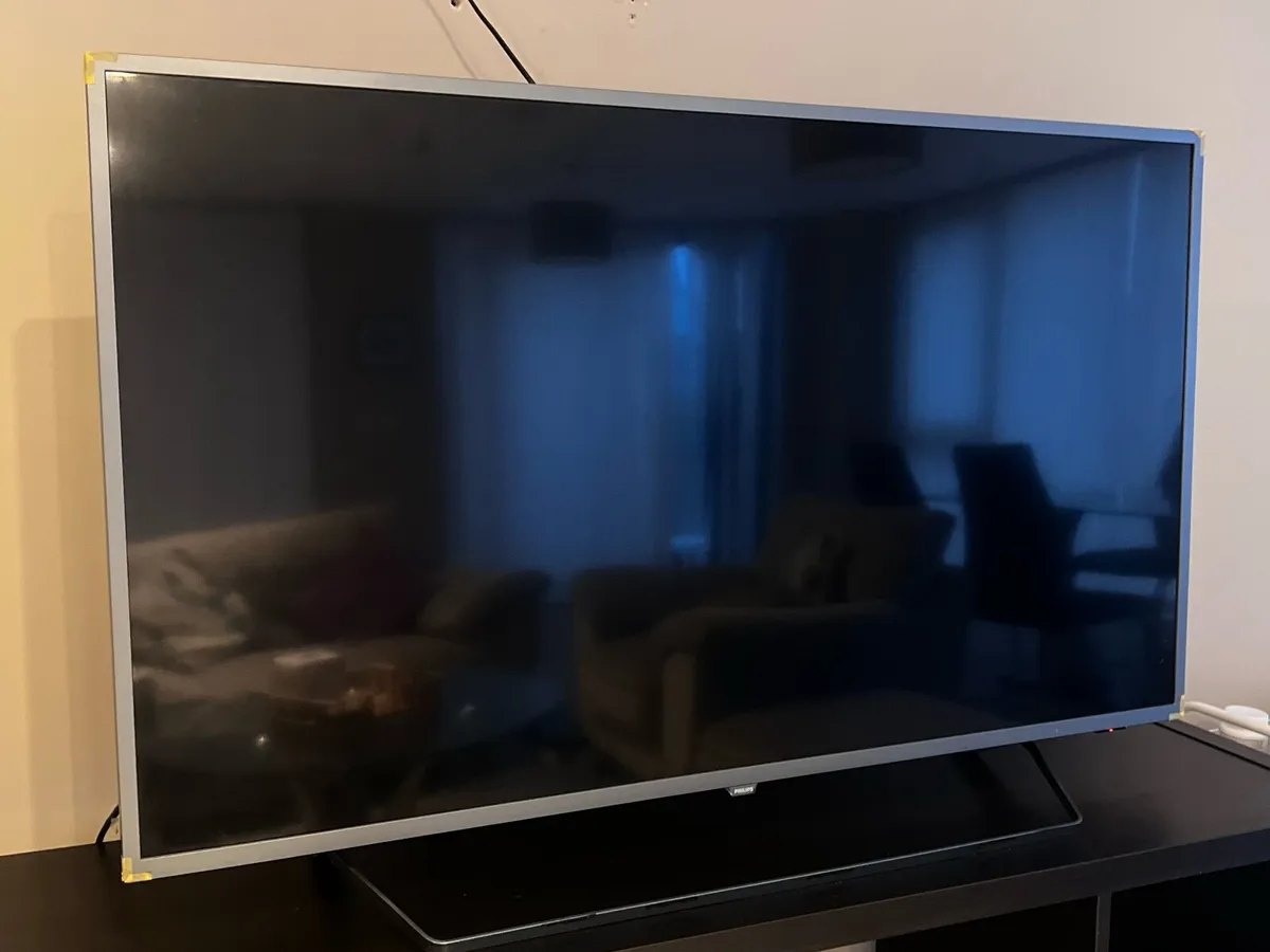 Philips 50 4K Smart TV (Model 50PUS6753/12) - Image 1