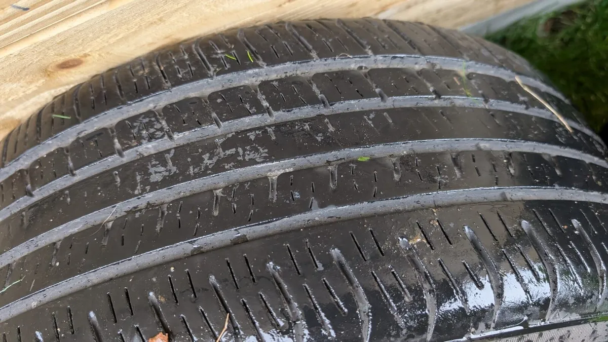 Genuine Audi A4 17” alloys & tires - Image 4