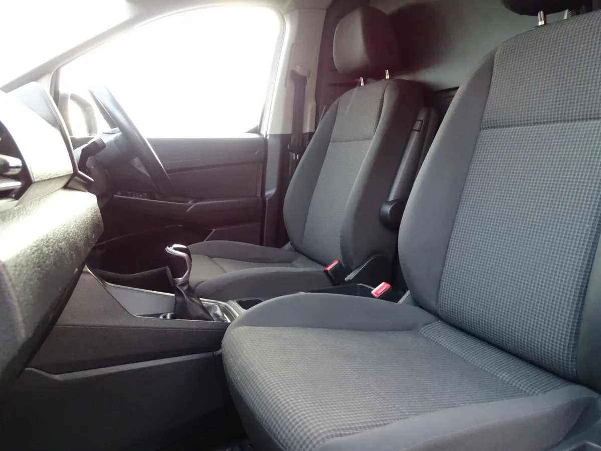 2023 Volkswagen Caddy Refrigerated Van - Image 2