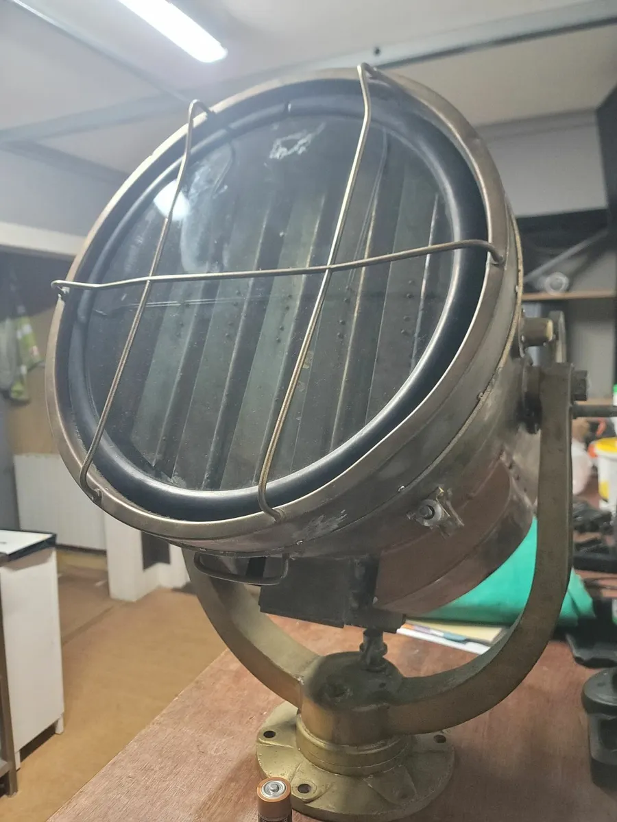 Search light - Image 1